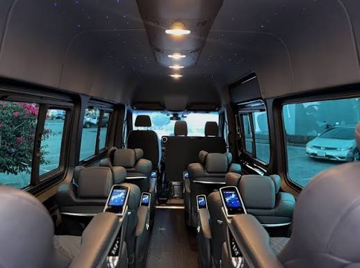 Interior del autobús ejecutivo Quintana Tours