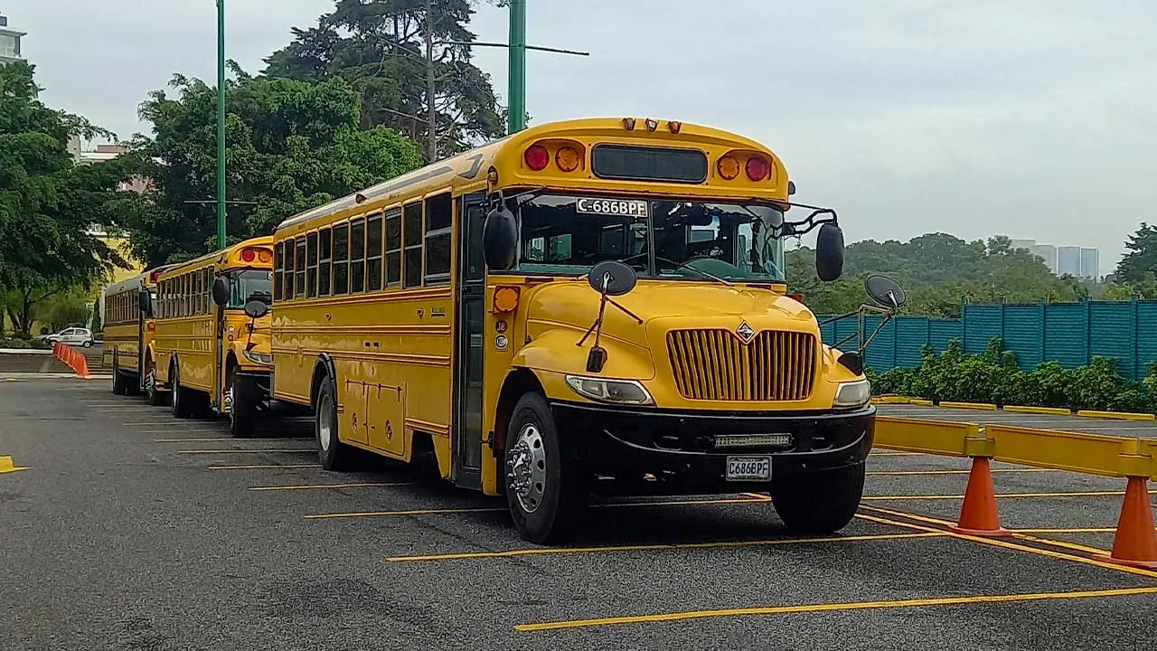 Autobús estándar Quintana Tours, vista exterior